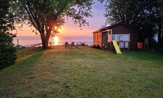 Innisfil Casa | Charming Waterfront Lakehouse Innisfil Cooks Bay 45 min from GTA !