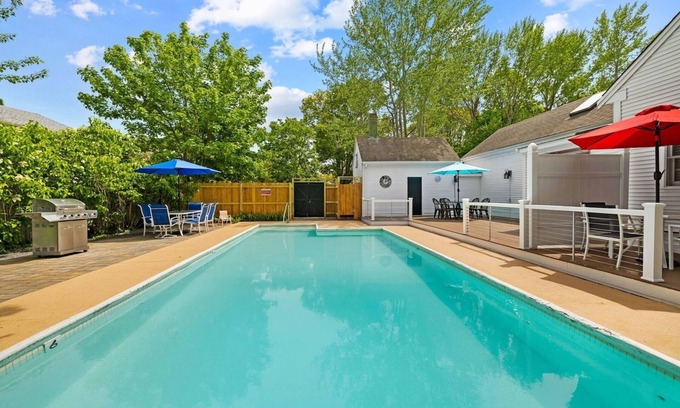 West Harwich Casa | Charming West Harwich Pool Escape RPAM111