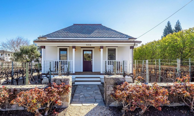 St. Helena Casa | Charming Wine Country Cottage Close to Downtown