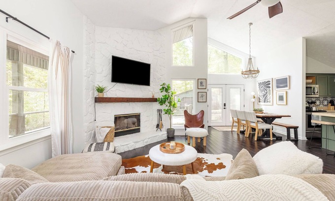 Kingston Springs Cabina | Charming Woodland Cabin Retreat: Cozy & Relaxing Escape near Nashville