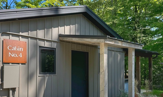 Madison Cabina | Charming Woodside Cabin w/Private Hot Tub & Scenic Trails at Standing Rock Far