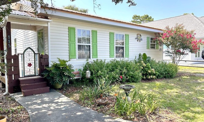 Tranquil Harbour Casa | Charmingly Beautiful, 2 Bdrm/1 Bath Home -Sleeps 4