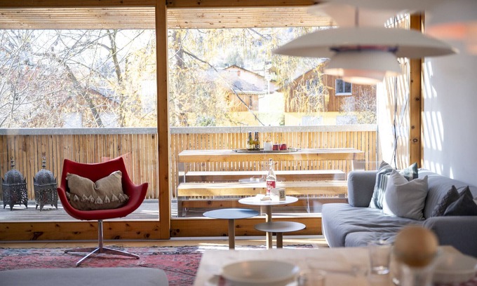Engadin Scoul Chalet De Esquí | Chasa 5: Modern 4 ½-room vacation home with panoramic views and the scent of the Swiss stone pine