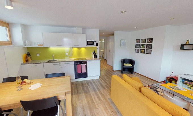 Tschlin Apartamento | Chasa Samalgors: Modern and family-friendly 3-room apartment in the idyllic mountain village of Tschlin