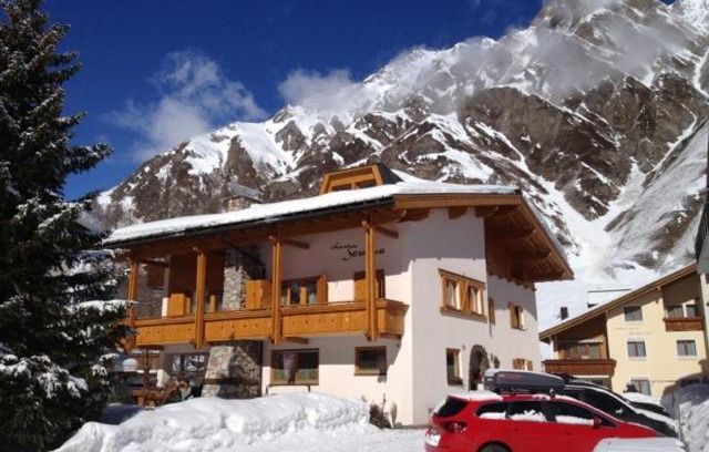 Ravaisch Apartamento | Chasa Seraina