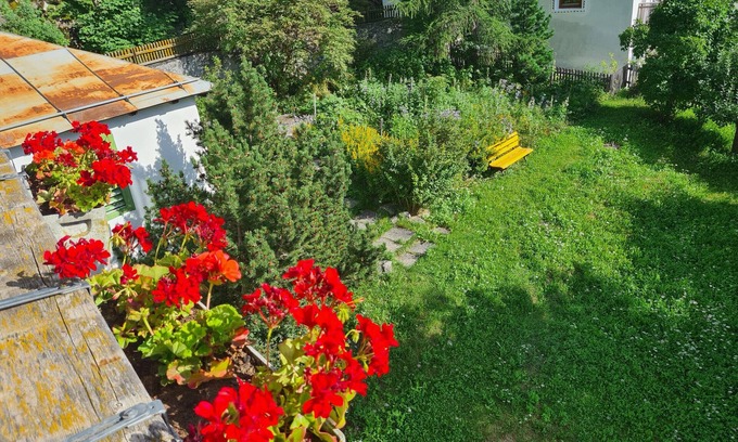 Ardez Apartamento | Chasa Suot Chastè: 4.5-room attic flat directly under the Ardez tower