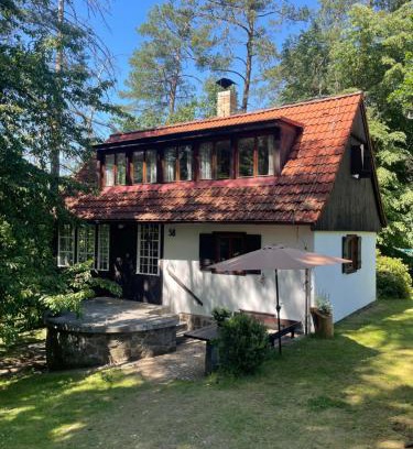 Vojnikov Casa | Chata nad řekou Otavou