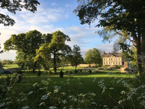 Saint-Germain-de-Varreville Casa | Chateau de Gourmont Dream Stay in a Norman Castle