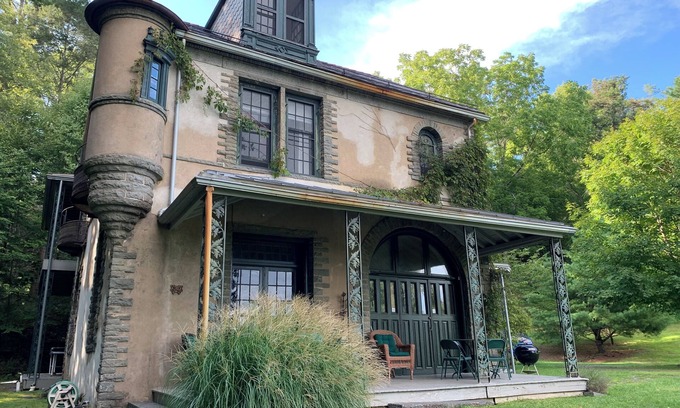 Milford Casa | Cottage del Forester, un 19o C. Chateau francés