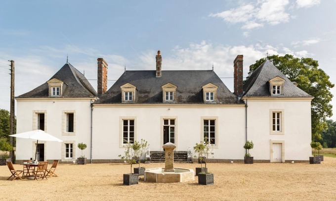 Saint-Jean-du-Bois Otro | Chateau De La Houlberdiere