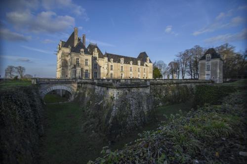 Vernantes Apartamento | Chateau De Jalesnes