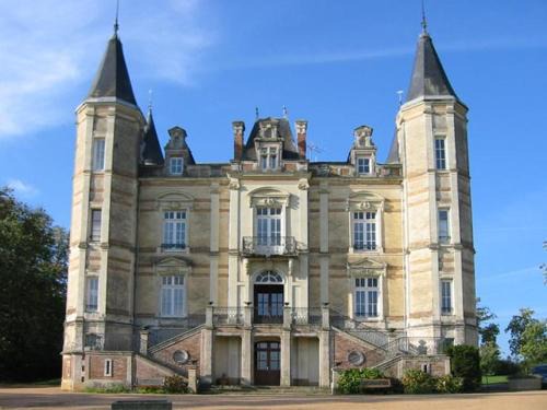 Andreze Cama Y Desayuno | Chateau De La Moriniere
