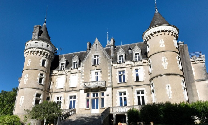 Cluis Casa | Chateau de la Rose