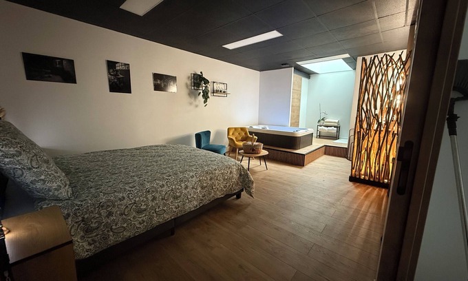 Teloche Cama Y Desayuno | Château de Posset: Loft Anne-Marie, close to the 24 Hours of Le Mans racetrack