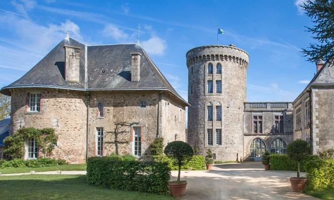 Pouzauges Otro | Chateau Des Poetes Pavilion