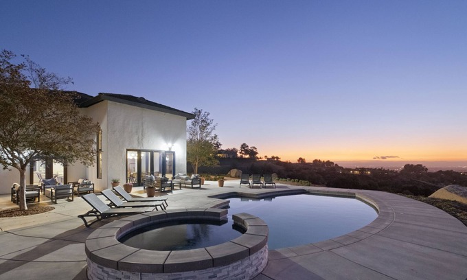 Temecula Casa | 🌟Chateau Evie James - High End Luxury Home w/Pool, Hot Tub, Game Room! WEEKDAY SPECIALS🌟
