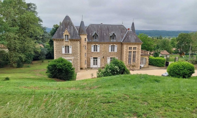 Marcilloles Otro | Château Fédora in the heart of the peaceful countryside.