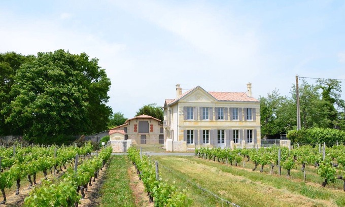 Saint-Christoly-Medoc Otro | Château La Tour Blanche, rodeado de viñedos y a 25 minutos de las playas.
