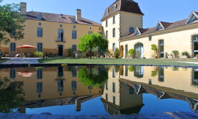 Lupiac Otro | Château Lacoste, a 200 metros del lago Lacoste y su playa de arena.