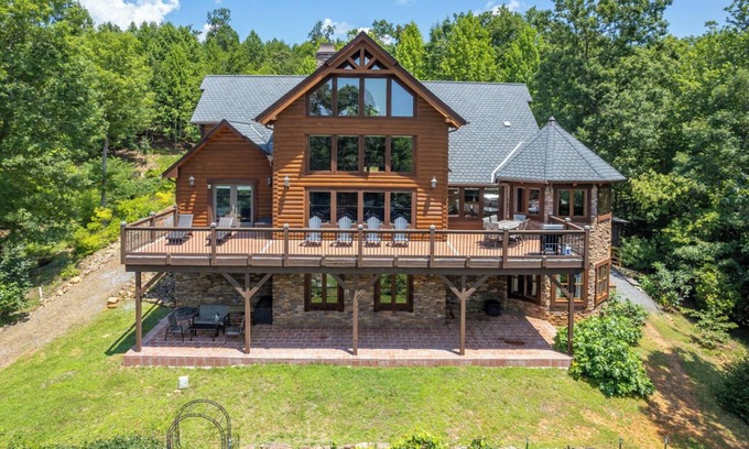 Laurel Lakes Casa | Chateau Laurel in Lake Lure: Private 5,000 Sq Ft Cabin in Blue Ridge Mountains!