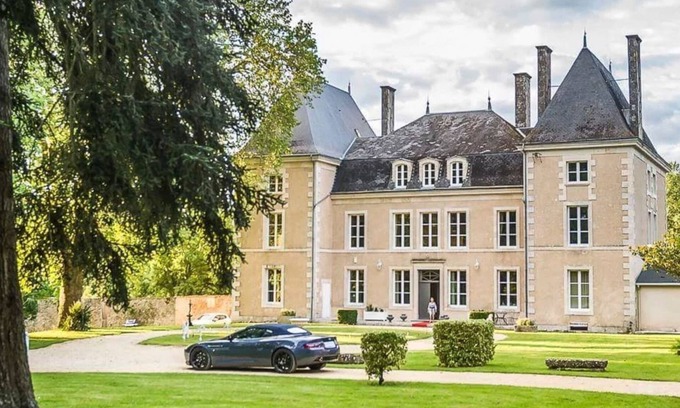 Benest Otro | Chateau Paradis - Veintiocho Habitaciones , Capacidad 91