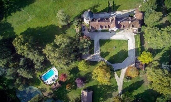 Millancay Casa | Chateau solognot XV eme siècle tout confort avec piscine et tennis.