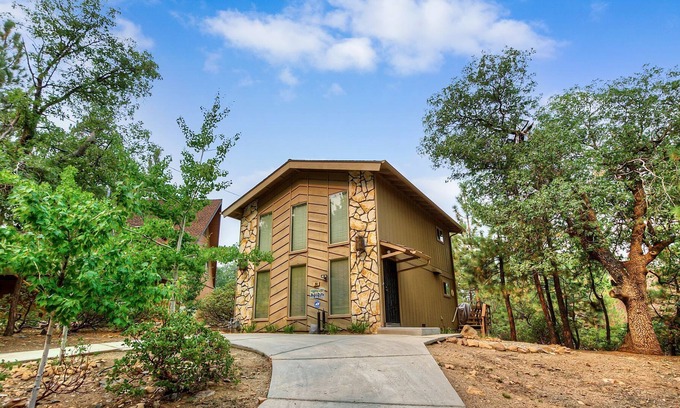 Summit Estates Casa | Chateau St. Moritz by Destination Big Bear : Walk to Snow Summit Resort! Hot Tub! Pool Table!