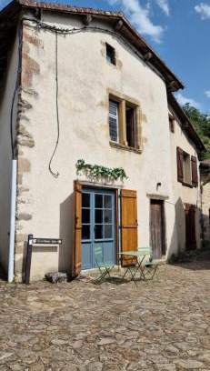 Confolens Casa | Chateau-une - a Beautiful historic medieval holiday rental.