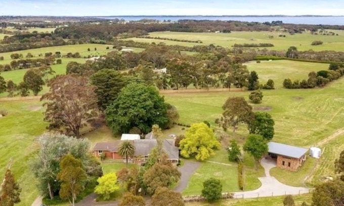Balnarring Casa | Chatsworth House and Cottage by Ready Set Stay