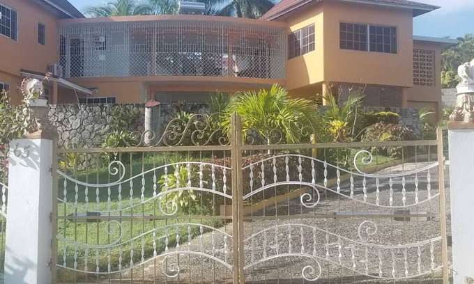 IronShore Estates Apartamento | Chaudhry House Villa Montego Bays