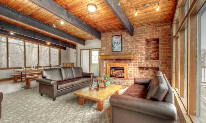 The Blue Mountains Chalet De Esquí | Cheerful 12-Bedroom Gem in Blue Mountain