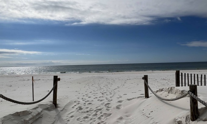 Port St. Joe Casa | Cheerful 2/2 bungalow close to Gulf of Mexico