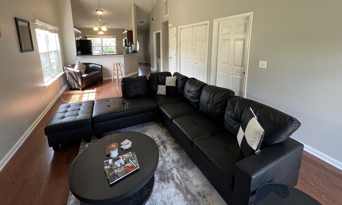 West Columbia Casa | Cheerful 2-bedroom house with indoor fireplace, few miles way from lake Murry