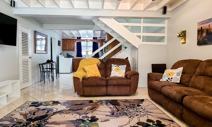 New Kingston Casa | Cheerful 2 - Bedroom Townhouse with free parking in New Kingston
