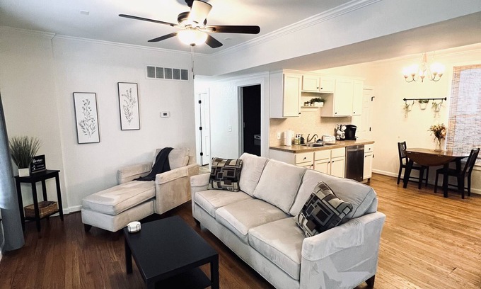Plymouth Casa | Cheerful 2-bedroom townhouse 3 min walk to town