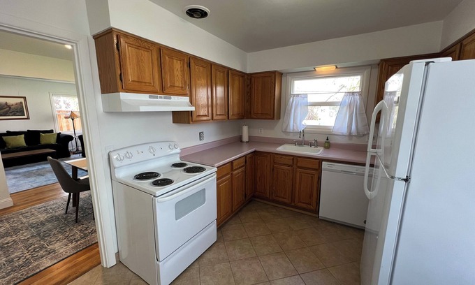 Forest Grove Casa | Cheerful 2 bedroom with patio: Pacific University, downtown FG, Wine country