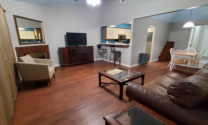 Arlington Casa | Cheerful 2-Bedroom Townhome with Private Back Yard
