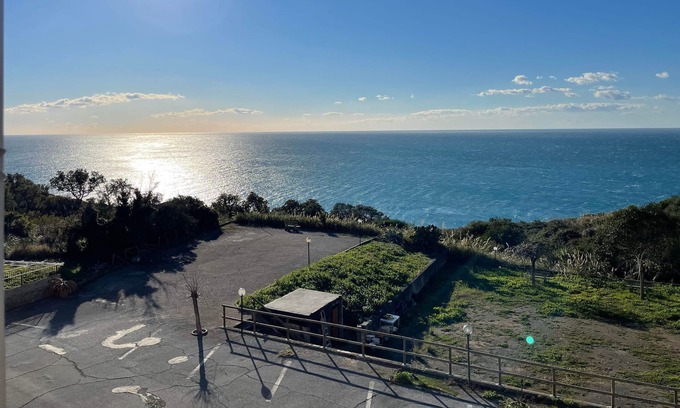San Nicola Arcella Apartamento | Cheerful 2 bedroom sea view house