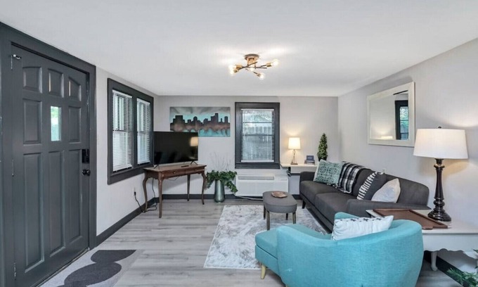 Earlewood Casa | Cheerful 2BR in Earlewood