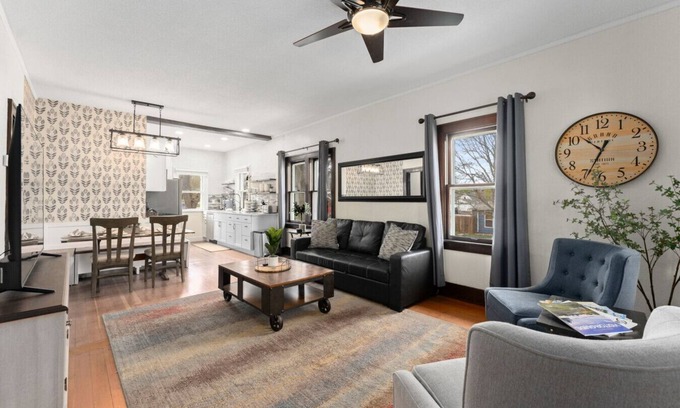 Sioux Falls Casa | Cheerful 3 Bed 1 Bath Bungalow w/ Cathedral views