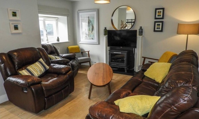 Fethard on Sea Casa | Cheerful 3 bed in the heart of Fethard-on-Sea village