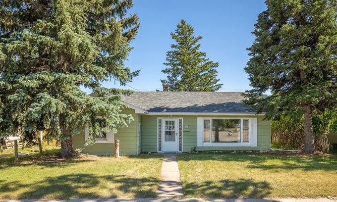 Custer Casa | Cheerful 3 bedroom bungalow in downtown Custer!