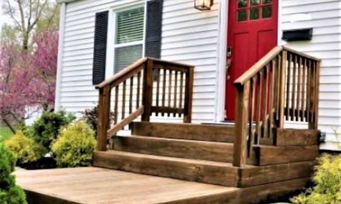 Merriam Casa | Cheerful 3 bedroom fully renovated cottage home