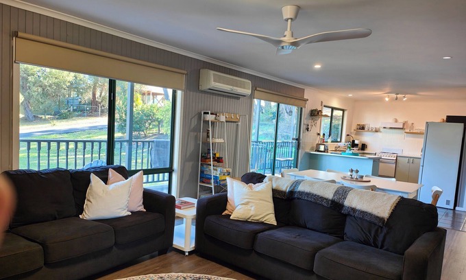 Loch Sport Casa | Cheerful 3 bedroom home close to beach and lake