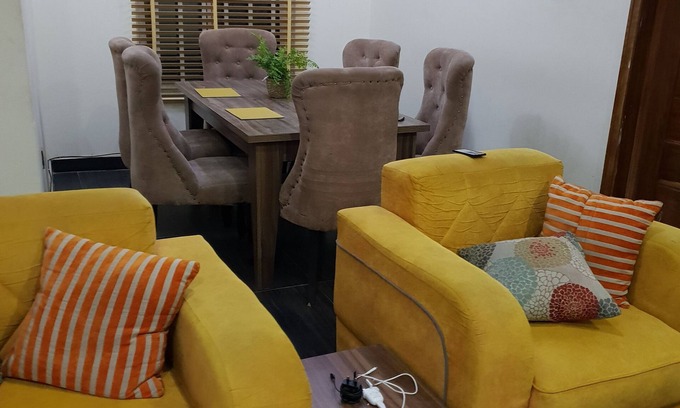Ofin Casa | CHEERFUL 3 BR TERRACE Duplex . Free WiFi, Ac , Fully Furnished