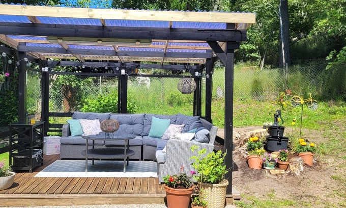 Tumba Casa | Cheerful 4-bedroom villa with a big cozy garden