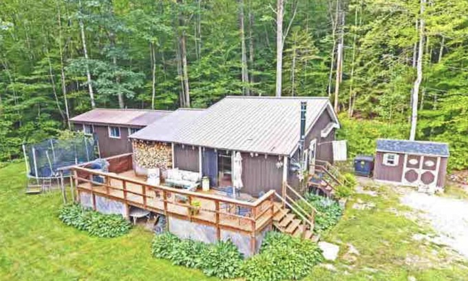 Groton Casa | Cheerful 4 bedroom, 2 bath house