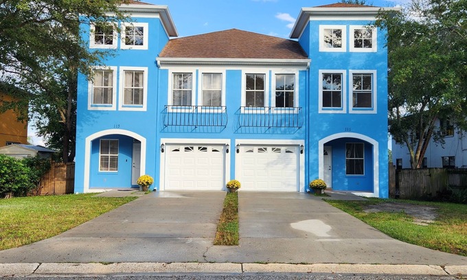 Clearwater Casa | Cheerful 4 bedroom house near Clearwater Beach! Pet Friendly.