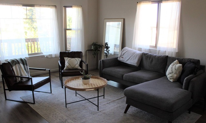 Colonial Pine Hills Casa | Cheerful 4-bedroom home with an indoor fireplace