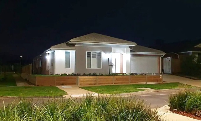 Truganina Casa | Cheerful 4 Bedroom Home In a Pleasing Location
